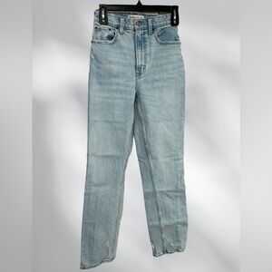Abercrombie & Fitch Curve Love High Rise 90s Straight Jean